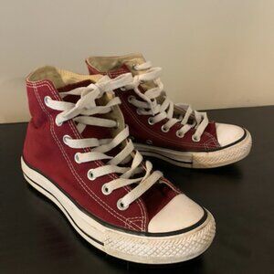 Chuck Taylor's Sz 6